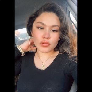 Meet your Posher, Leila